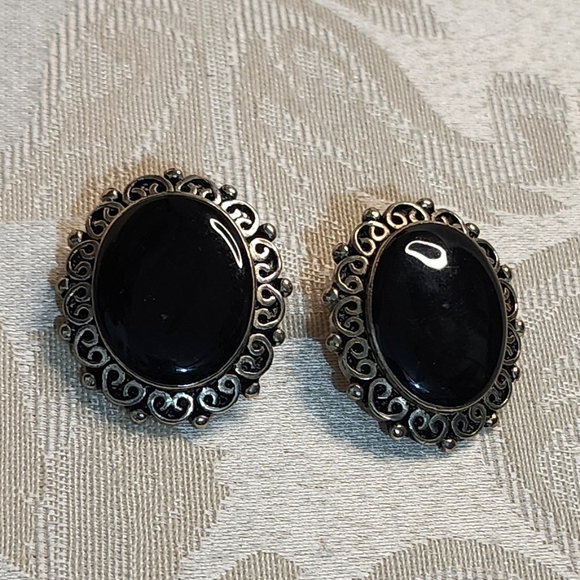 Vintage Black Glass Cabochon Clip-On Earrings Ornate Silver  Filigree Victorian - Picture 3 of 12